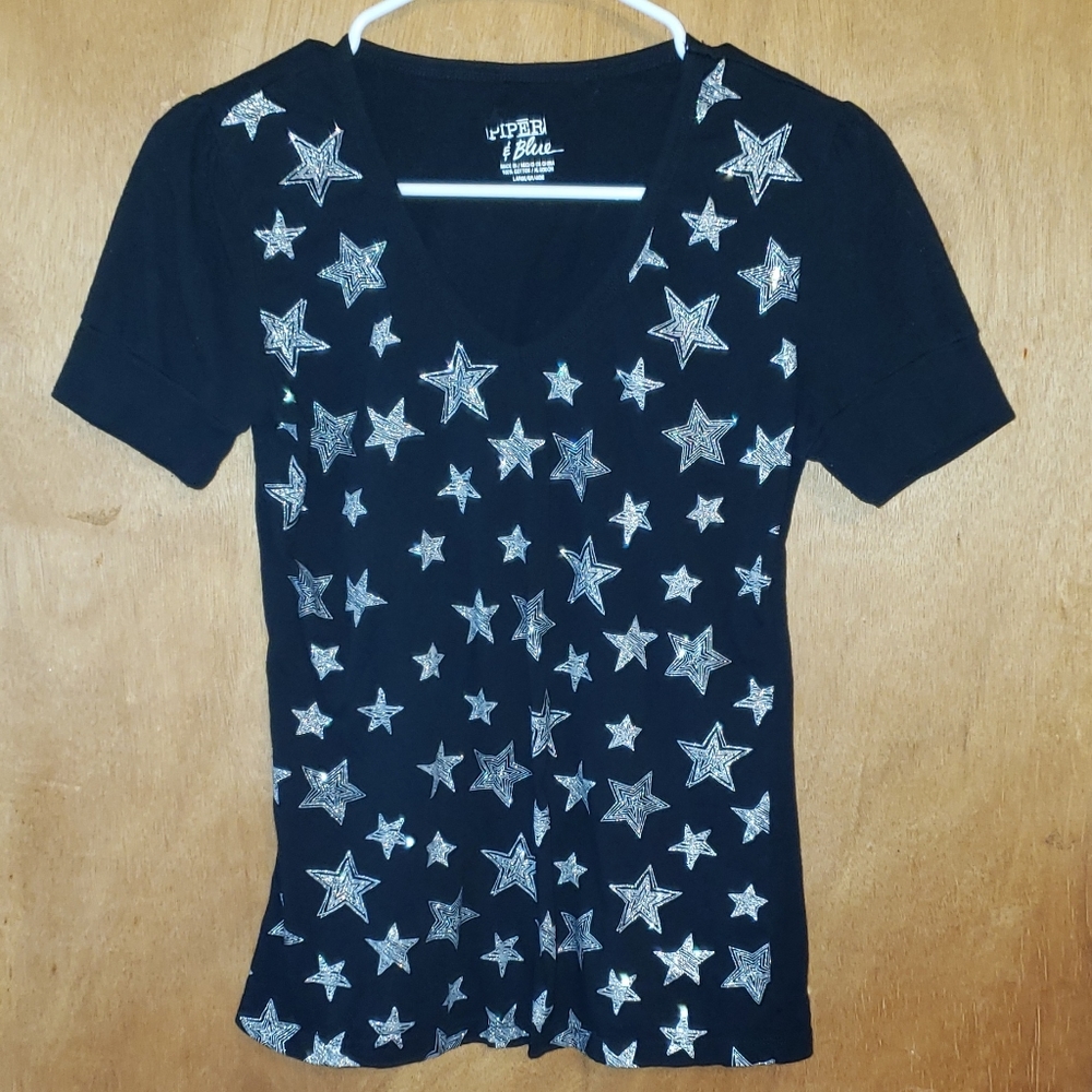 Piper & Blue Short-Sleeve T-Shirt Size: Large